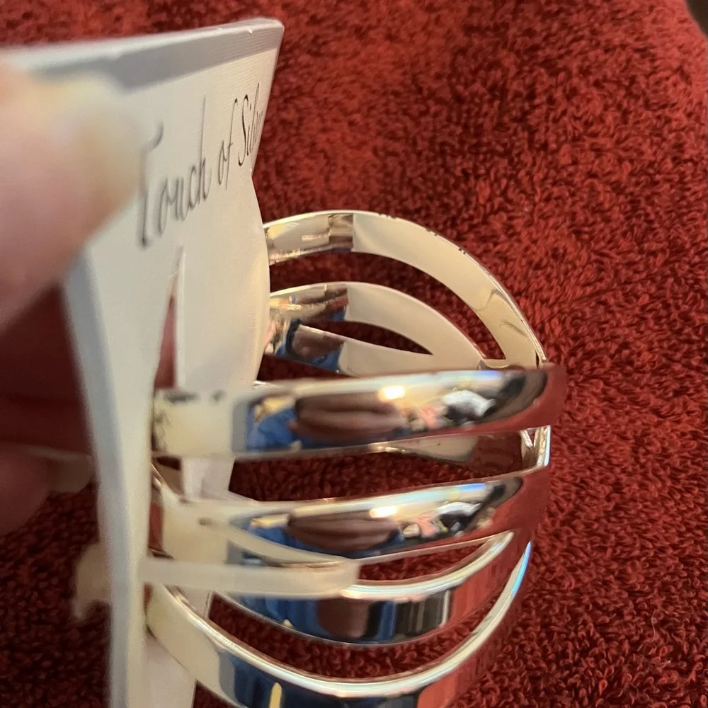 FREE W/ JEWELRY PURCHASE! NWT Touch of Silver Cuff. - Picture 5 of 6